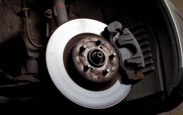 剎車盤多久需要更換，老司機經(jīng)驗不靠譜